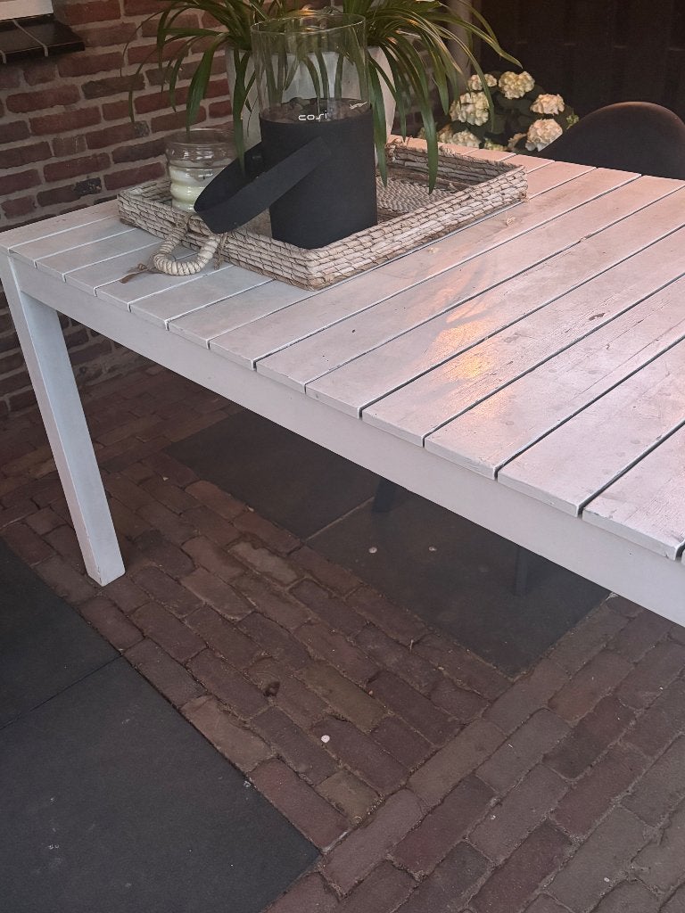 GRATIS AFHALEN WITTE TUINTAFEL MET 4 ZWARTE STOELEN, Ophalen, Gebruikt, Hout
