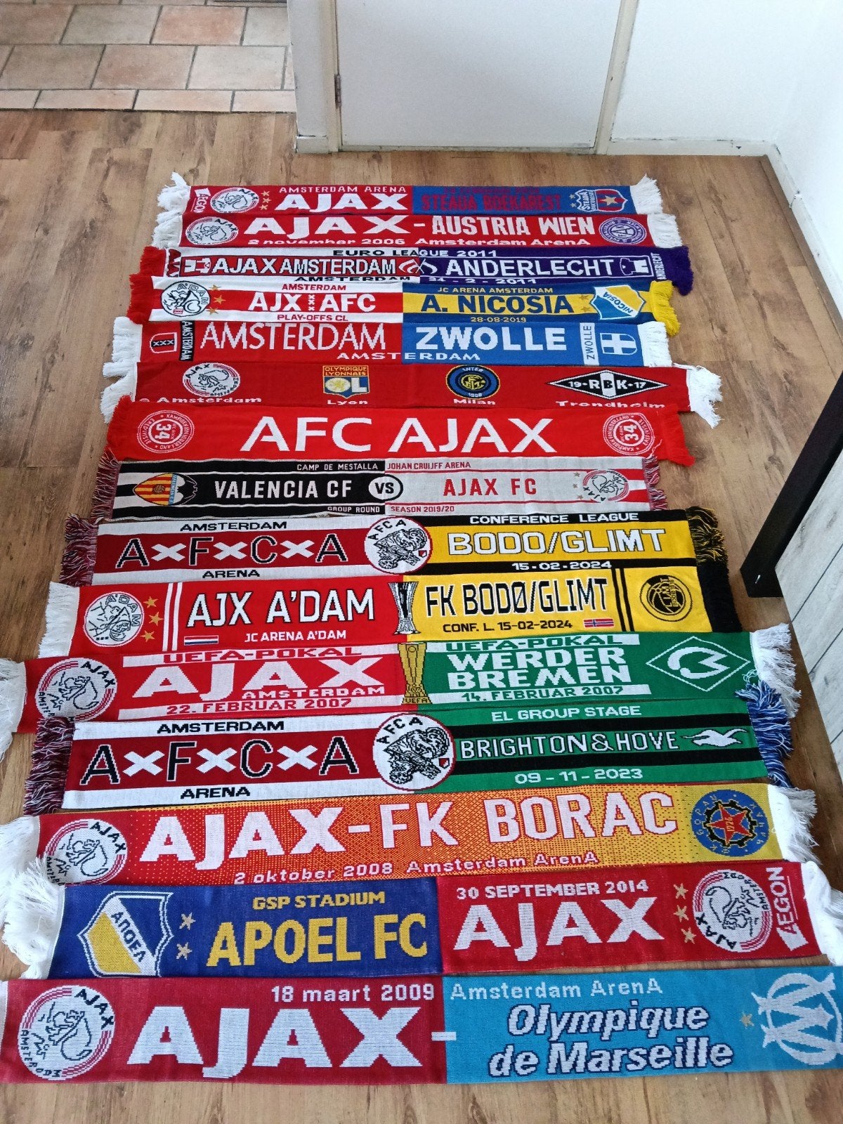 Grote collectie Ajax sjaals - unieke verzameling, Verzamelen, Sportartikelen en Voetbal, Ophalen of Verzenden, Zo goed als nieuw