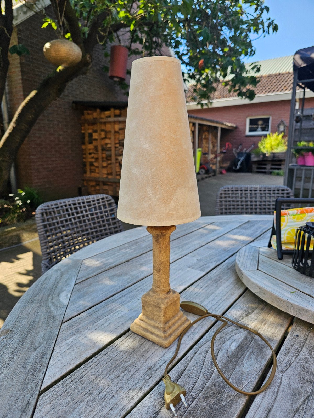 Sfeervolle tafellamp met geruwde stenen poot - 49 cm hoog, Ophalen, Gebruikt, Steen/keramiek, Sfeerlamp