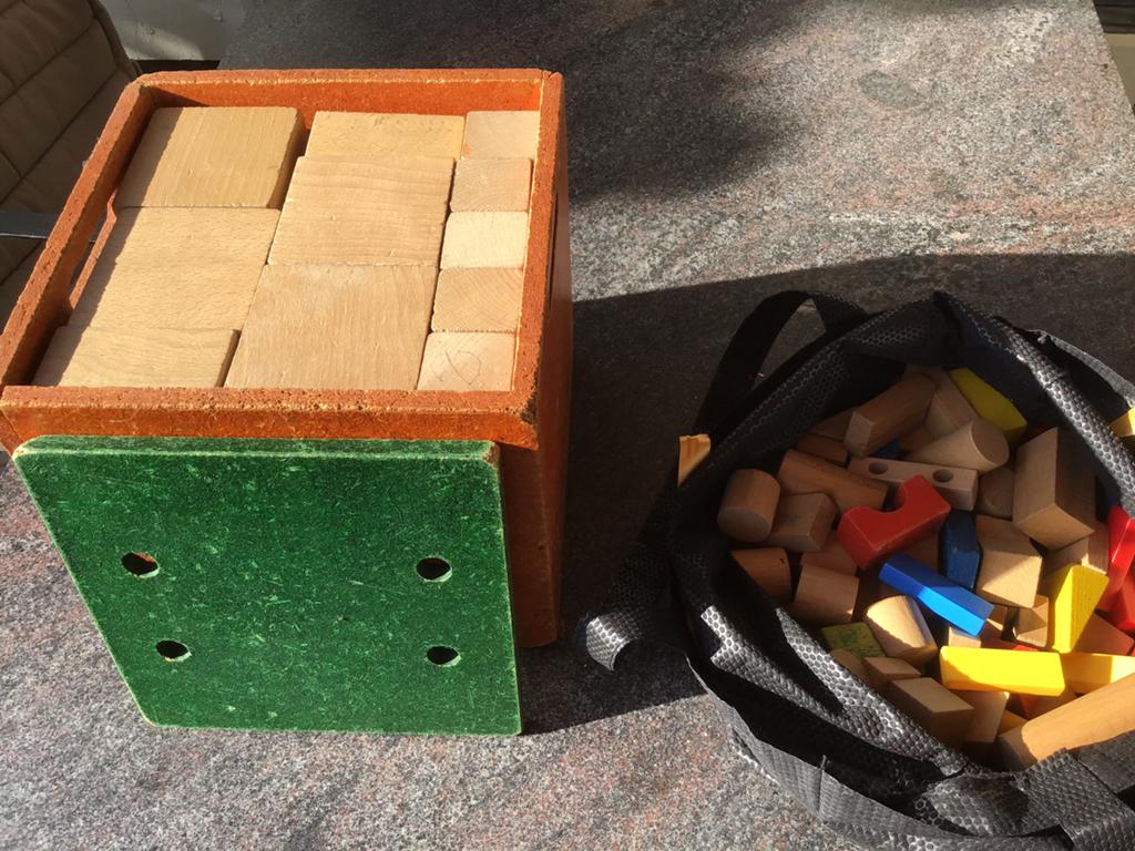 Kistje houten blokken en tas aanvullende blokken, Kinderen en Baby's, Ophalen, Gebruikt, Overige typen