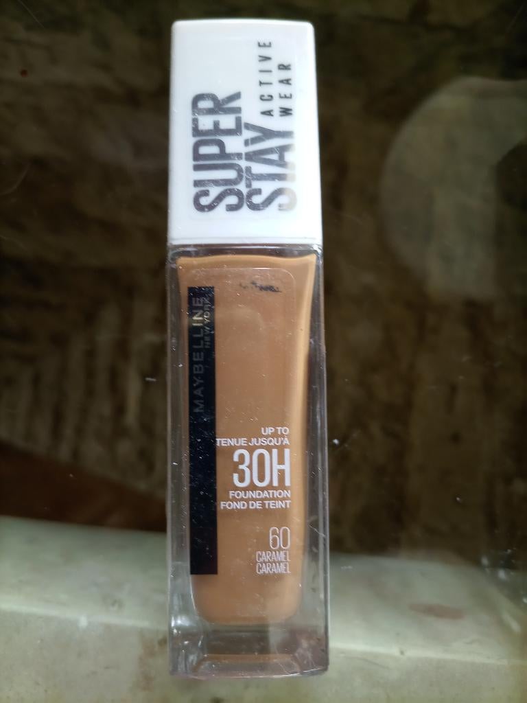 Foundation Maybelline, Sieraden, Tassen en Uiterlijk, Uiterlijk | Cosmetica en Make-up, Ophalen, Zo goed als nieuw, Beige, Gehele gezicht