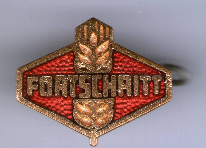 FORTSCHRITT rood email op koper tractor broche ( E_130), Ophalen of Verzenden, Nieuw, Transport, Speldje of Pin