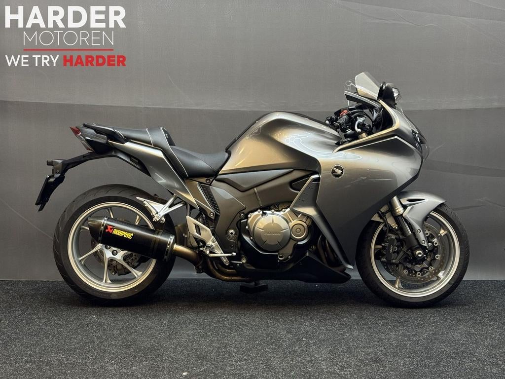 HONDA VFR 1200 F/AKRA/BAGSTER/ORI NL/TOPSTAAT/GARANTIE!, Motoren, Motoren | Honda, HONDA, 4 cilinders, Motorrijbewijs A, Onbekend