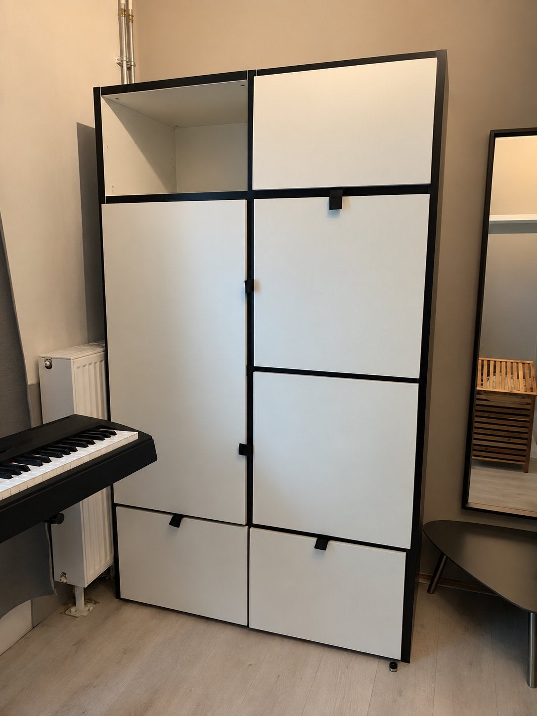 Moderne kast met veel opbergruimte, Ophalen, 100 tot 150 cm, Zo goed als nieuw, Met lade(s)
