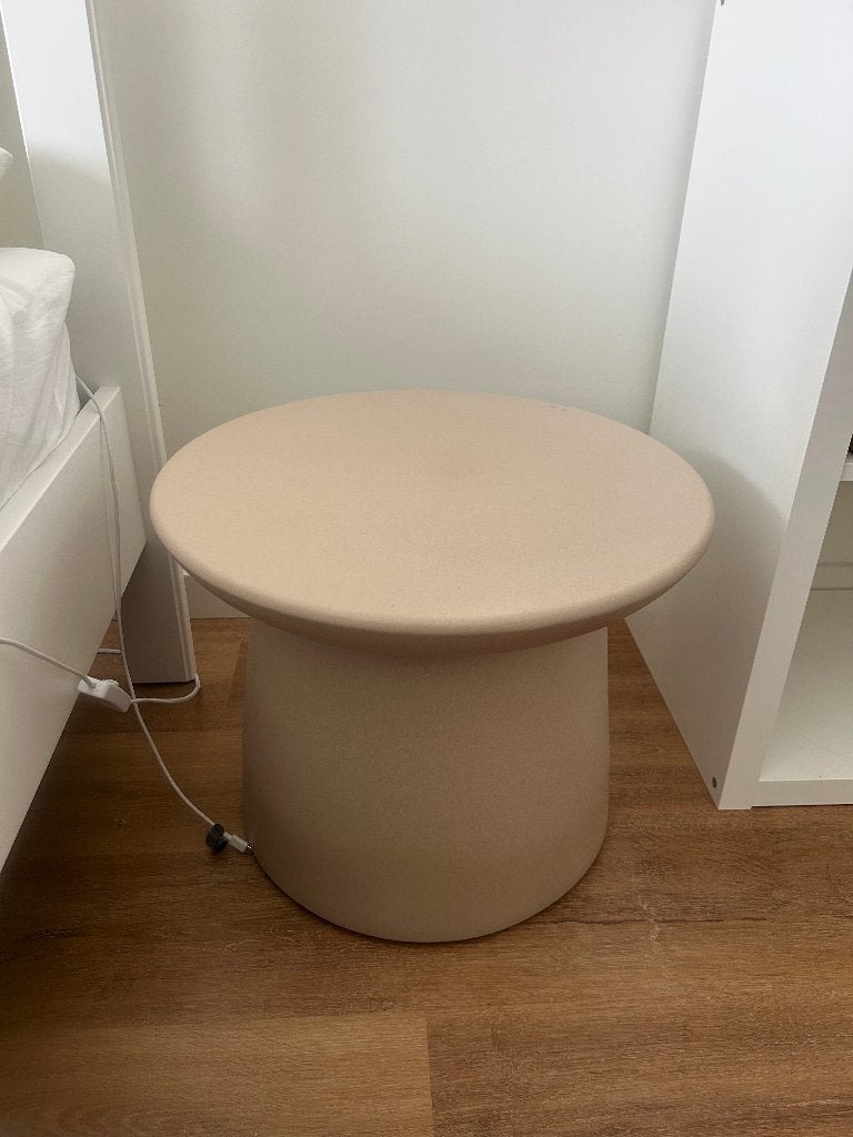 Japandi Side Table – Beige, Ophalen, Rond, Minder dan 50 cm, Zo goed als nieuw