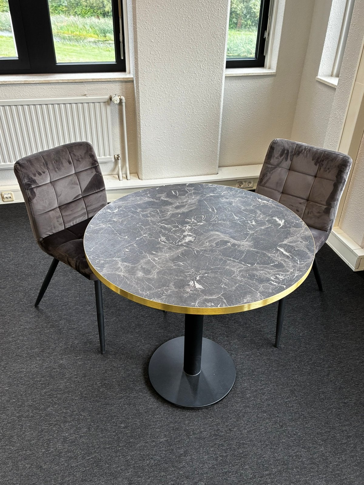 Bistro tafel met 2 stoelen nieuwstaat, Huis en Inrichting, Tafels | Eettafels, Ophalen, Zo goed als nieuw, Rond, 50 tot 100 cm