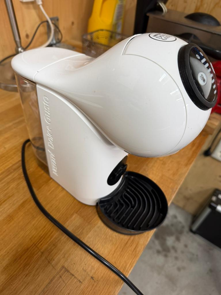 Krups Dolce Gusto Genio S Basic KP240 Wit, Ophalen of Verzenden, Zo goed als nieuw, Koffiemachine