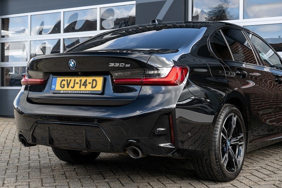 BMW 3 Serie 330 330e M Sport | Shadow | Widescreen | HIFI |, Auto's, BMW, 1998 cc, Achterwielaandrijving, Gebruikt, Zwart