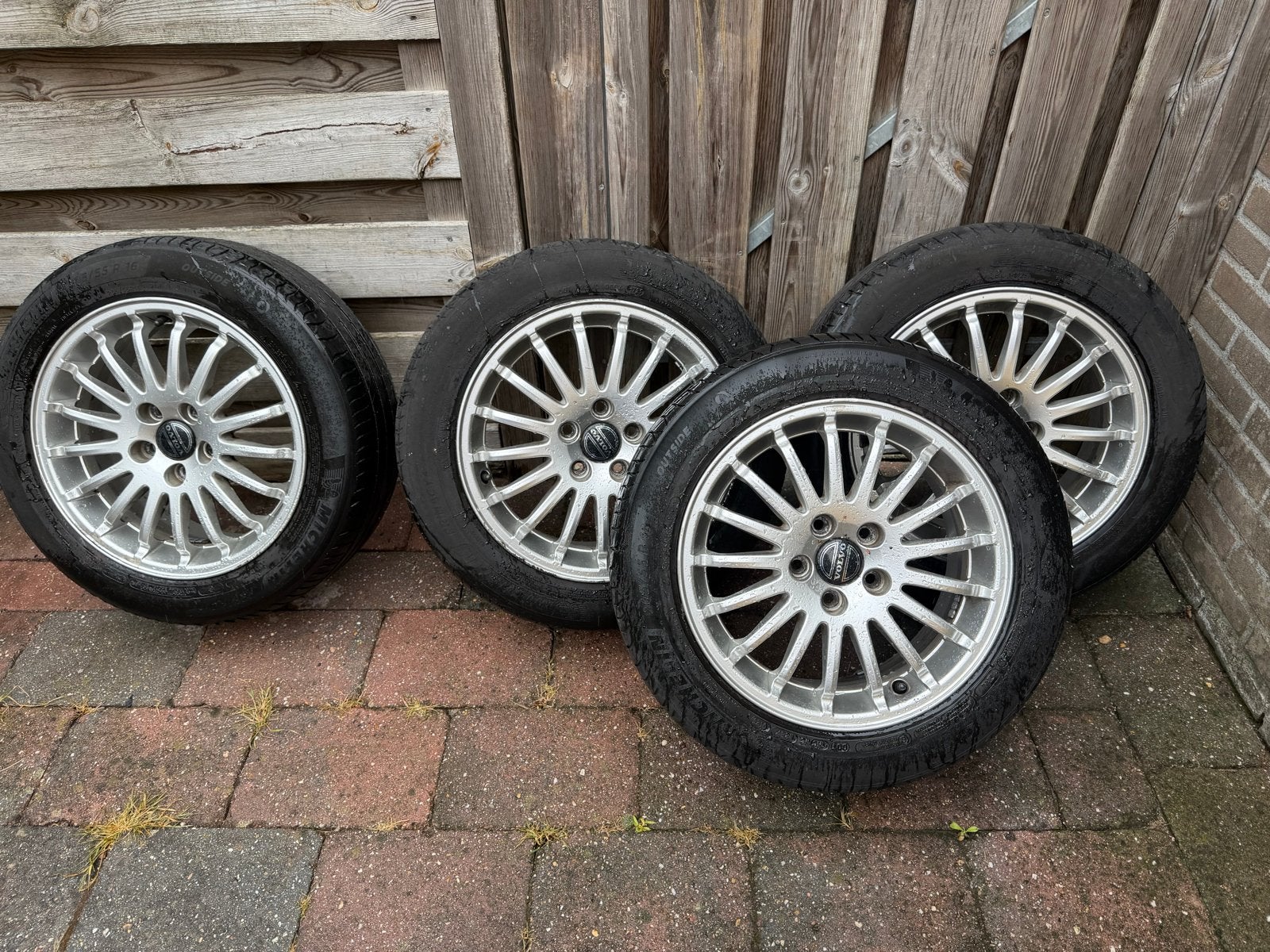 Originele Volvo V70 (2005) 16 inch velgen met Michelin zomer, Auto-onderdelen, Banden en Velgen, Gebruikt, 16 inch, Banden en Velgen