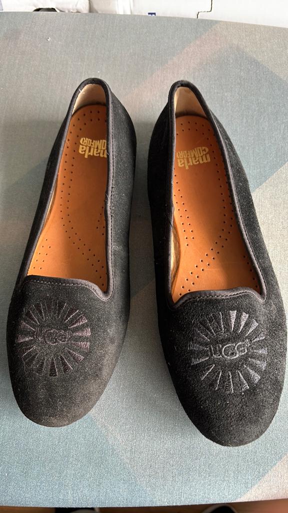 Ugg loafer, Ophalen of Verzenden, Zo goed als nieuw, Instappers, Zwart