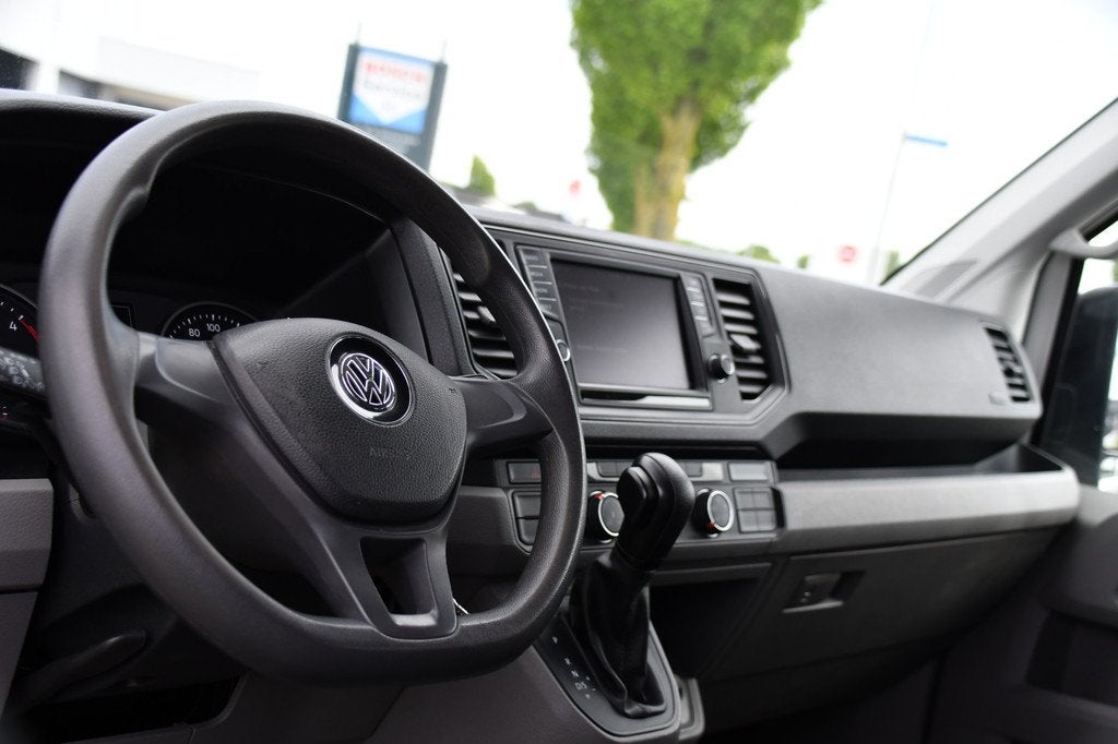 Volkswagen Crafter 35 2.0 TDI L4H3 DC PB Edition Cruise, Car, Auto's, Bestelauto's, Stof, Gebruikt, Euro 6, 4 cilinders