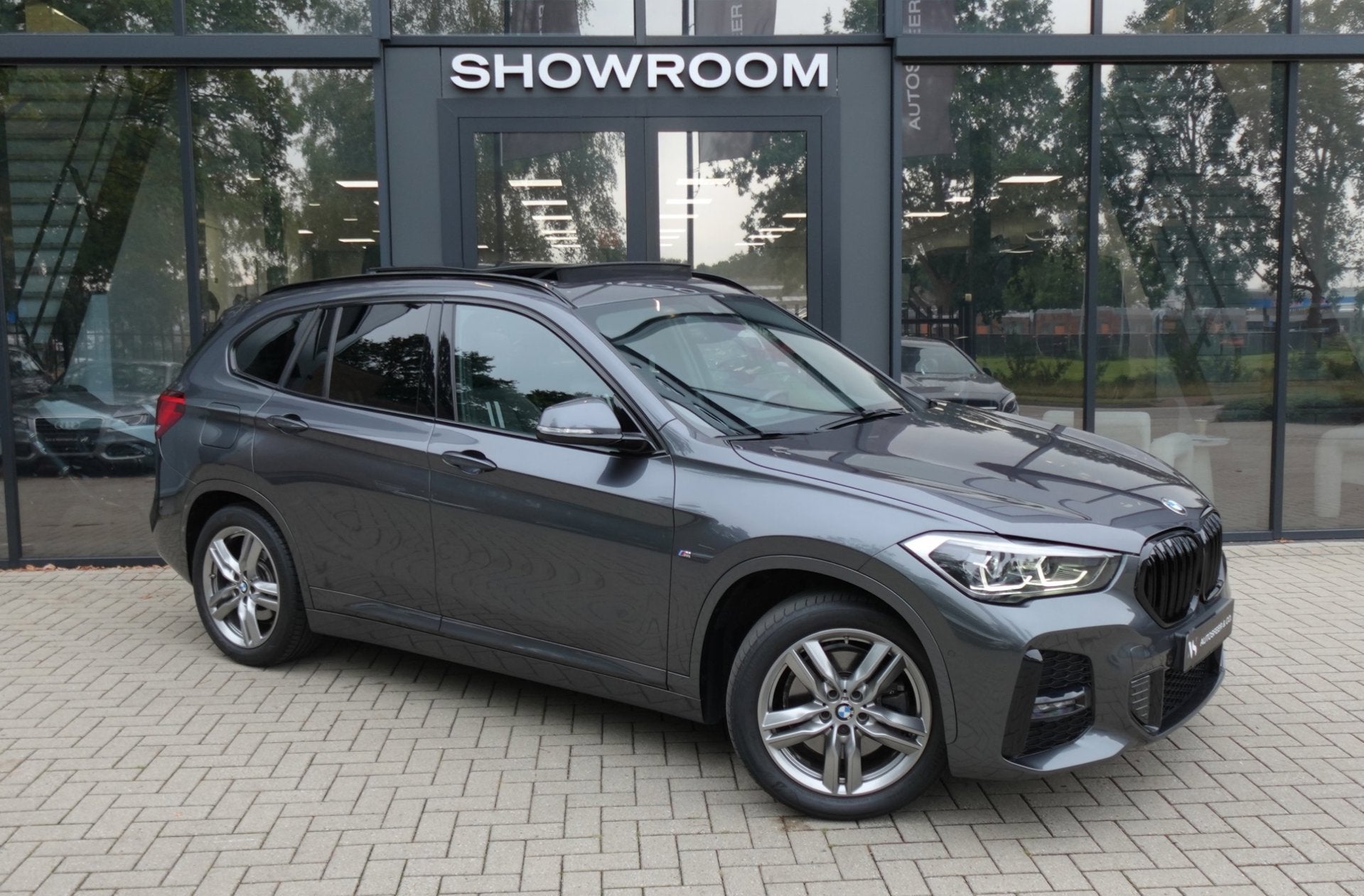 BMW X1 xDrive25e Executive PANO NAVI CAM VOL, Dealer onderhouden, Stof, Gebruikt, Zwart