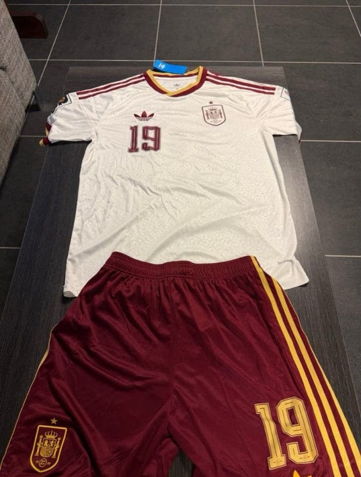 Lamine Yamal Spanje tenue - Shirt en Broekje, Ophalen of Verzenden, Zo goed als nieuw
