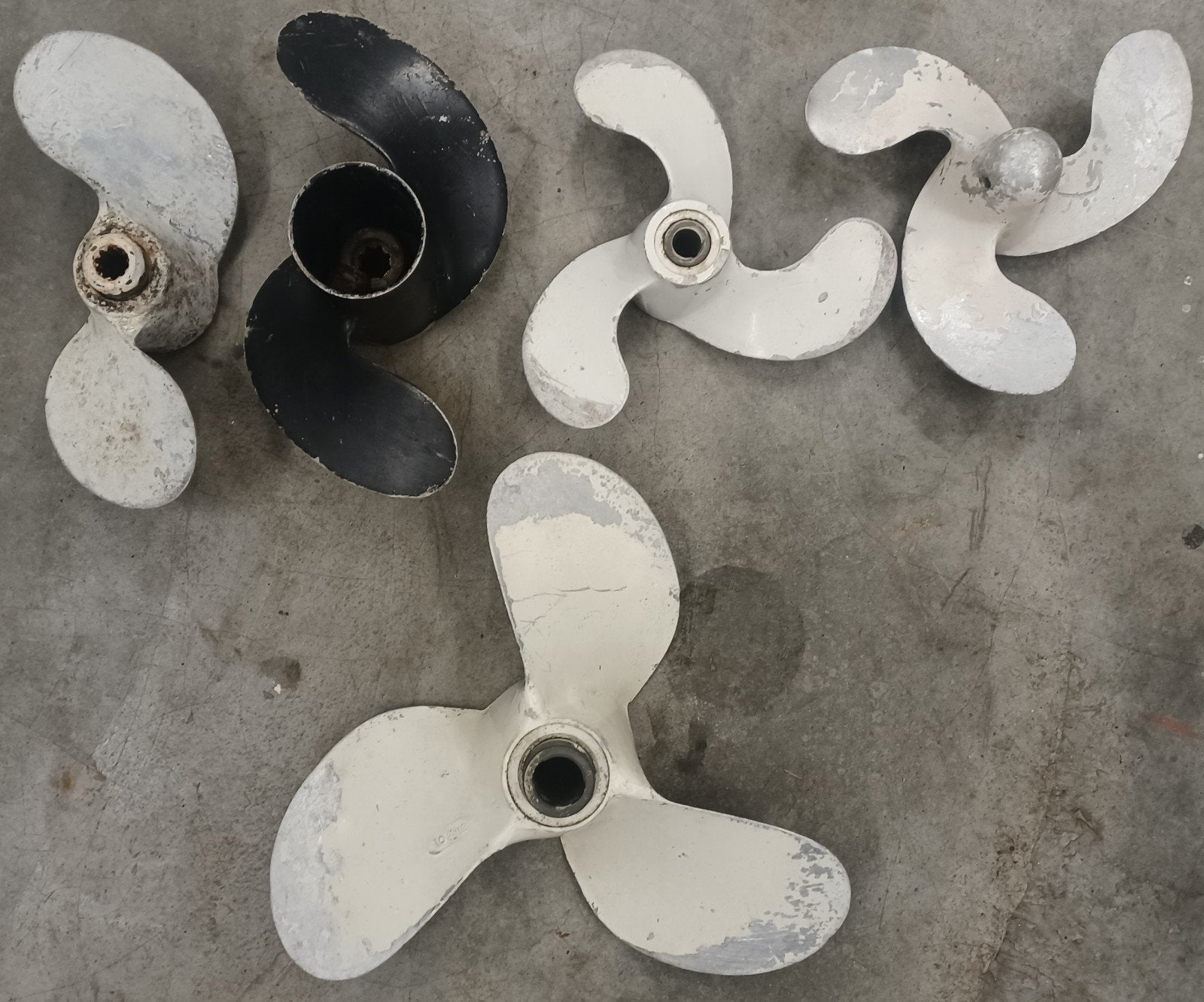 Diverse schroeven propellers van oude buitenboordmotoren, Ophalen of Verzenden, Gebruikt, Motor en Techniek