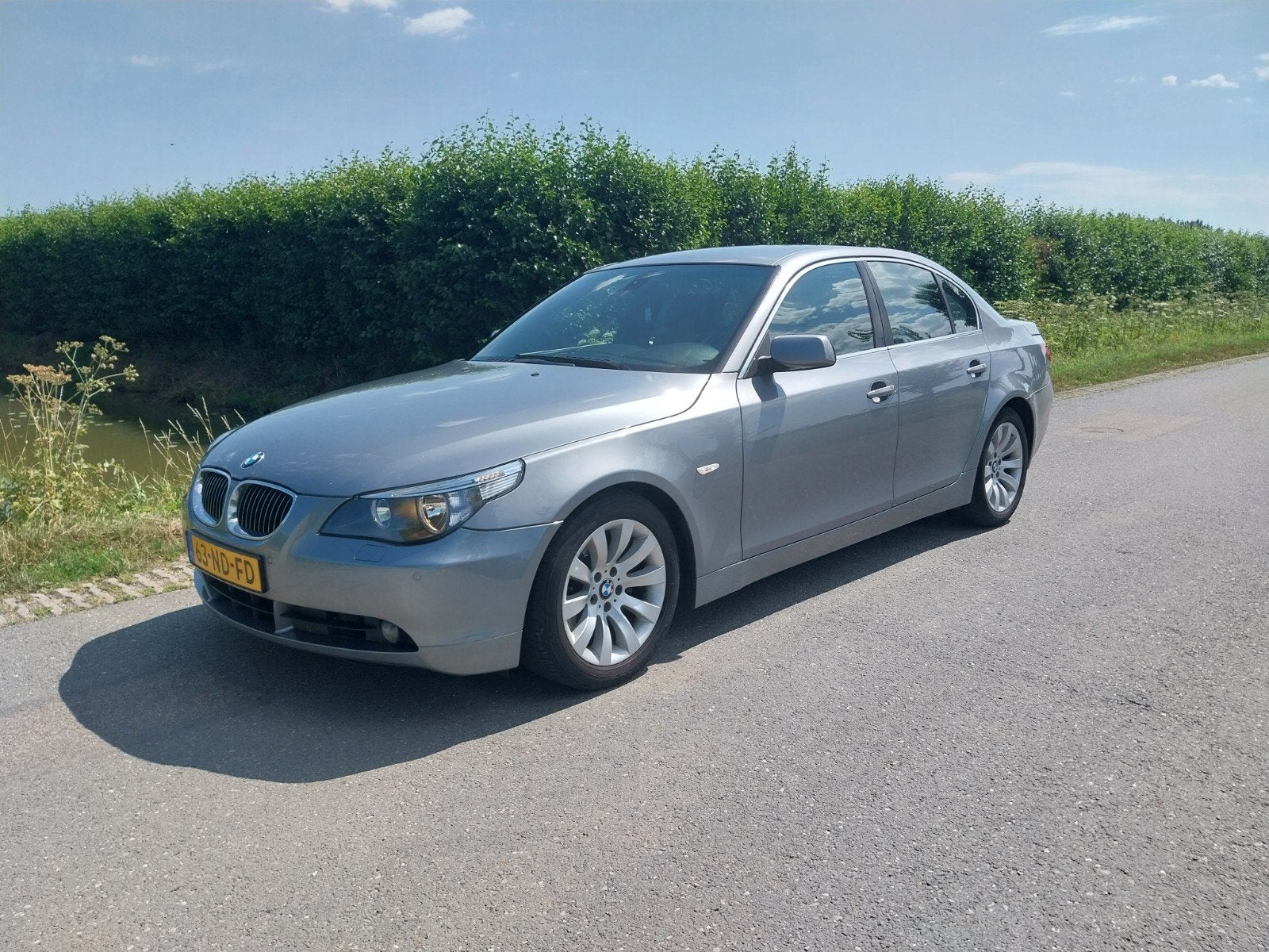 BMW 5-Serie 3.0 I 530 AUT 2003 Grijs, nw APK 08/2027 !!!, Automaat, Achterwielaandrijving, Zwart, Particulier