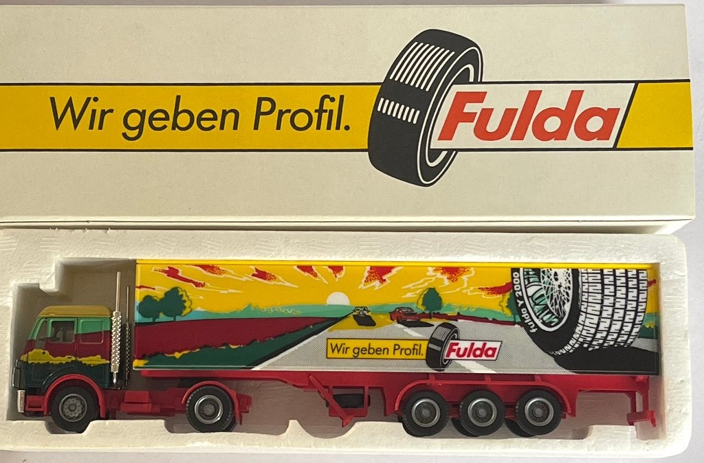 Herpa: Mercedes-Benz "Fulda wir geben Profil", Hobby en Vrije tijd, Ophalen of Verzenden, Zo goed als nieuw, Bus of Vrachtwagen