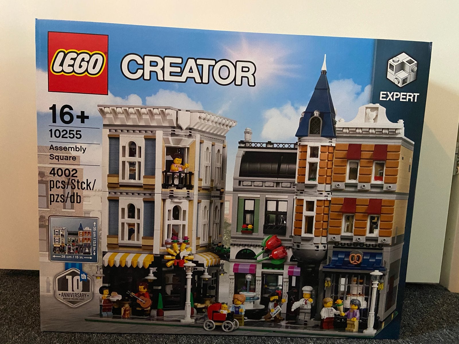 Nieuwe Lego Creator Expert 10255 Assembly Square, Kinderen en Baby's, Speelgoed | Duplo en Lego, Nieuw, Ophalen of Verzenden, Compleet