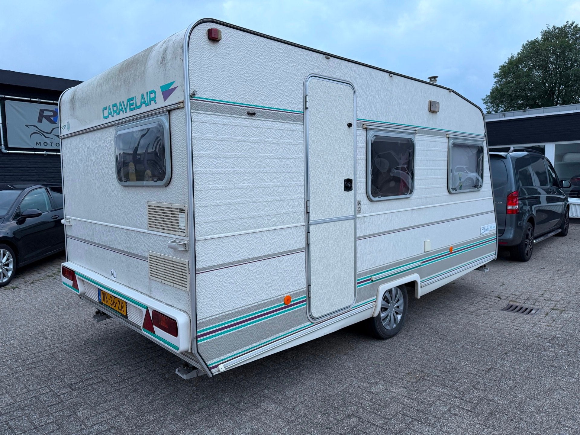 Caravelair B 4207 4 PERSOONS / BADKAMER-TOILET / VOORTENT, Caravans en Kamperen, Bedrijf, 750 - 1000 kg, Douche, Caravelair