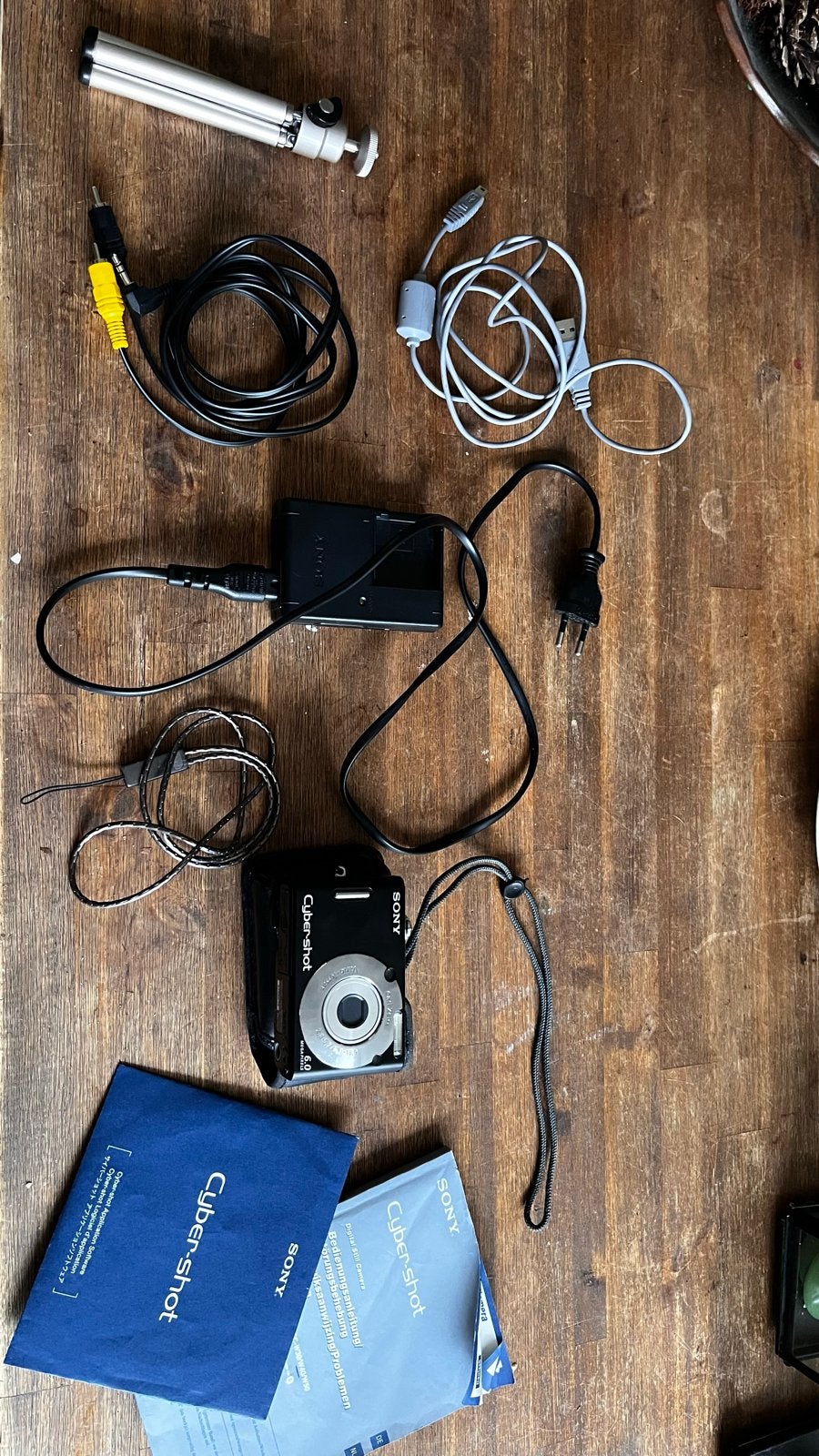 Sony Cyber-shot DSC-W40 Compactcamera met accessoires, Audio, Tv en Foto, Fotocamera's Digitaal, Ingebouwde flitser, Gebruikt