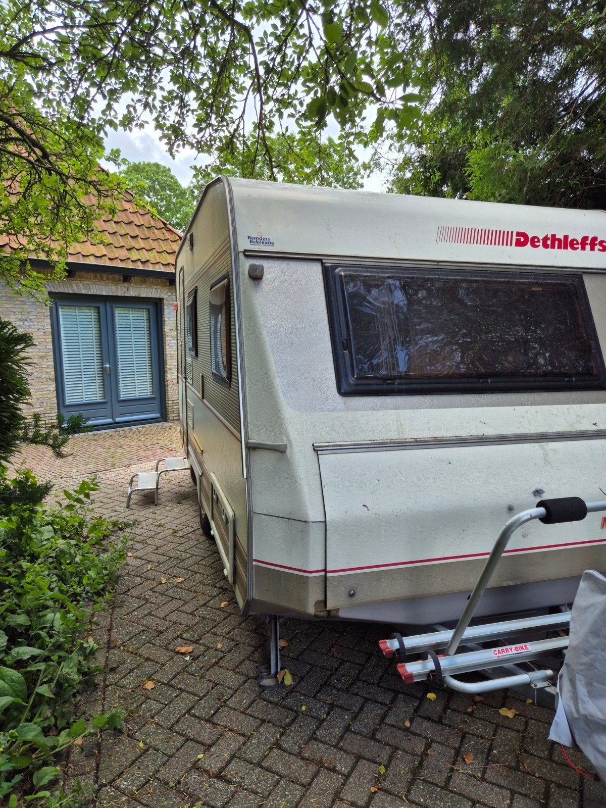 Dethleffs caravan met stapelbed en fietsendrager, Treinzit, Particulier, Dwarsbed, Koelkast