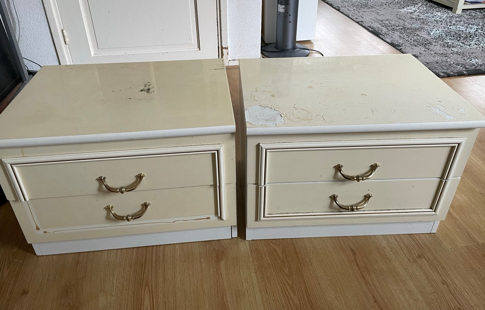 Gratis: Twee oude witte nachtkastjes voor DIY-project, Gebruikt, Minder dan 45 cm, Ophalen of Verzenden, Minder dan 55 cm