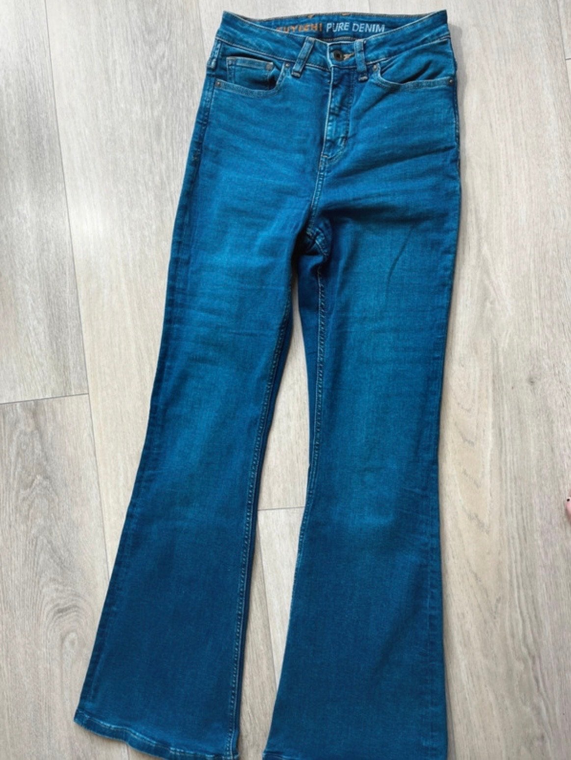 Kuyichi Pure Denim - Lisette flare (pale blue) maat W26/L32, Ophalen of Verzenden, Zo goed als nieuw, Blauw, W27 (confectie 34) of kleiner