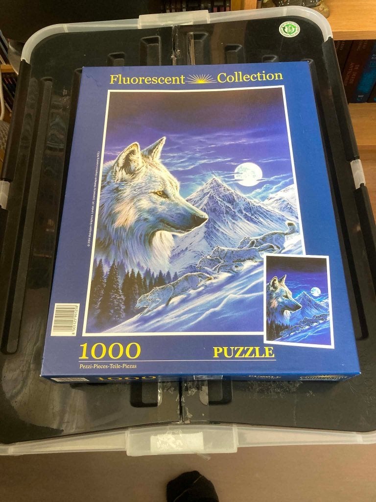 glow in the dark puzzel - wolf, Hobby en Vrije tijd, Ophalen of Verzenden, 500 t/m 1500 stukjes, Zo goed als nieuw, Legpuzzel