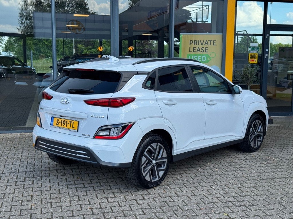 Hyundai Kona EV 64kWh Premium - Navi - camera - stoel/stuur, 12 maanden, 14 kWh, Gebruikt, Wit
