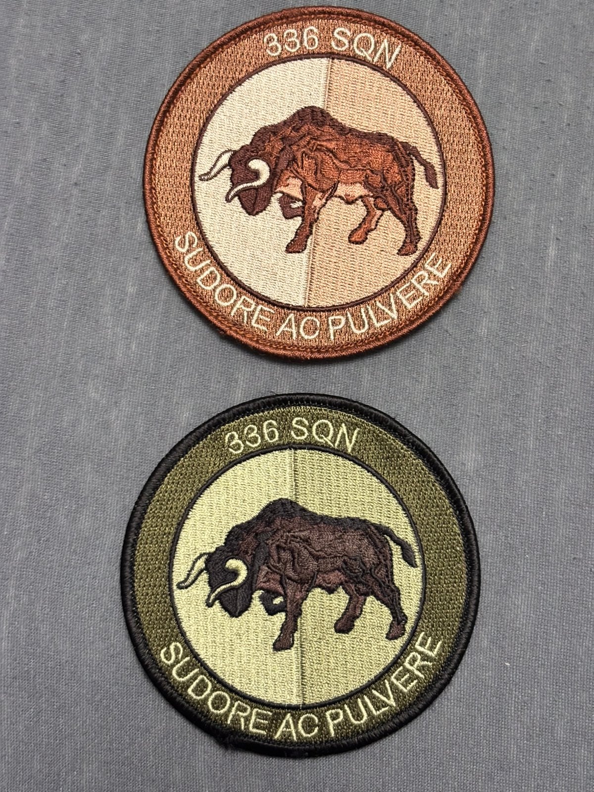 Setje arm emblemen 336 SQN C-130 Hercules, Verzenden, Luchtmacht, Nederland, Embleem of Badge