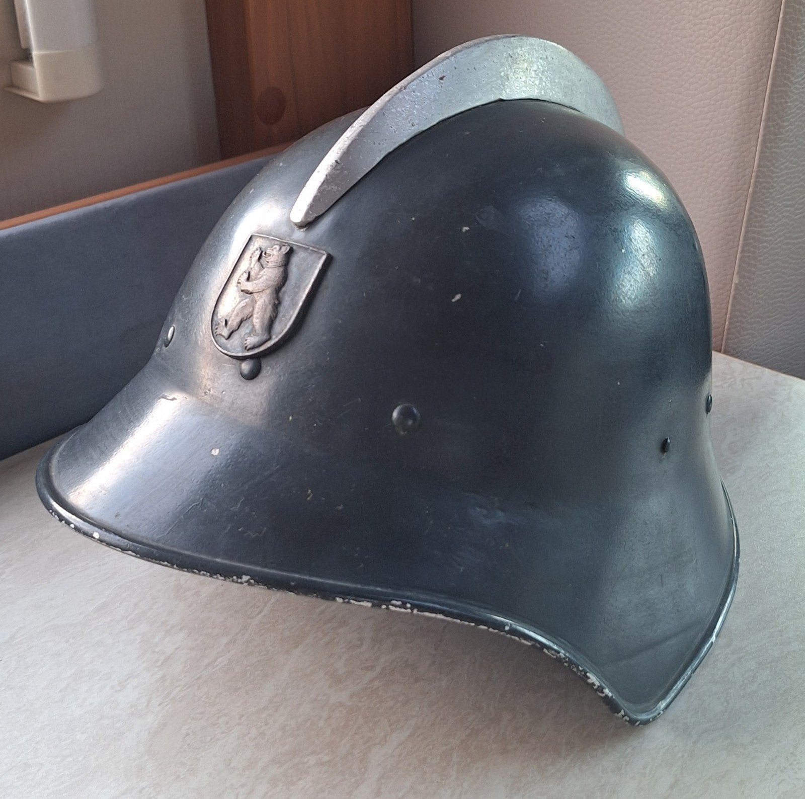 Vintage Zwitserse M18 brandweerhelm., Ophalen of Verzenden, Landmacht, Duitsland