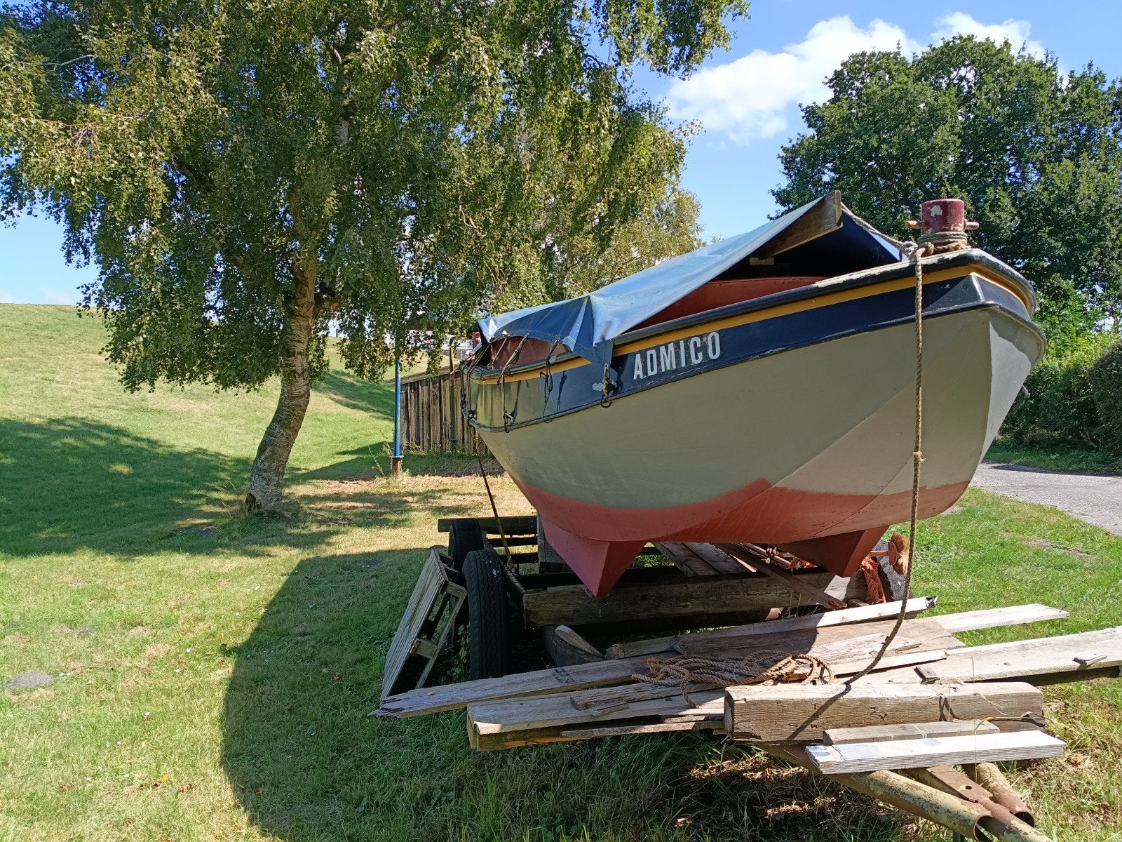 Tukkervlet 600 met Kromhout LW 3 Opduwer Sleper 600x234x75cm, Watersport en Boten, Overige merken, Gebruikt, Afdekzeil, Binnenboordmotor