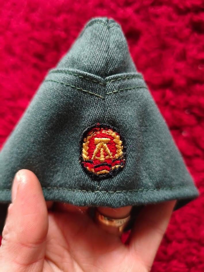 DDR militaire veldmuts met embleem (Scheepje / Garrison cap), Ophalen of Verzenden, Overige soorten, Duitsland, Helm of Baret