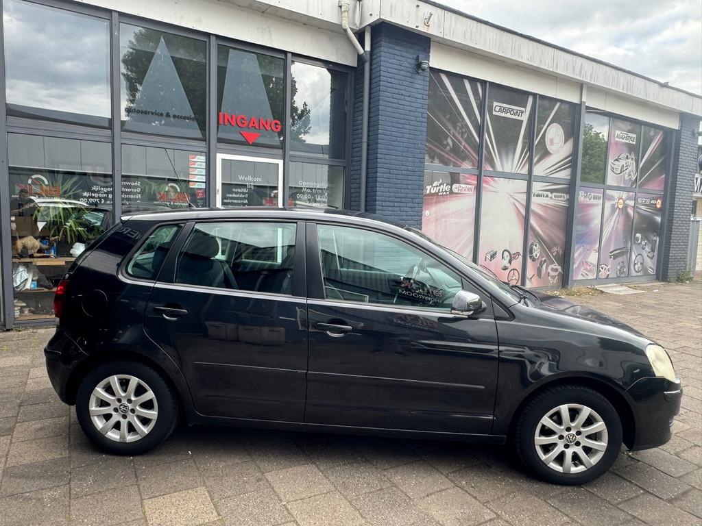 Volkswagen Polo 1.6-16V Sportline | Airco | Cruise | 5-DRS, Voorwielaandrijving, Gebruikt, 4 cilinders, Handgeschakeld