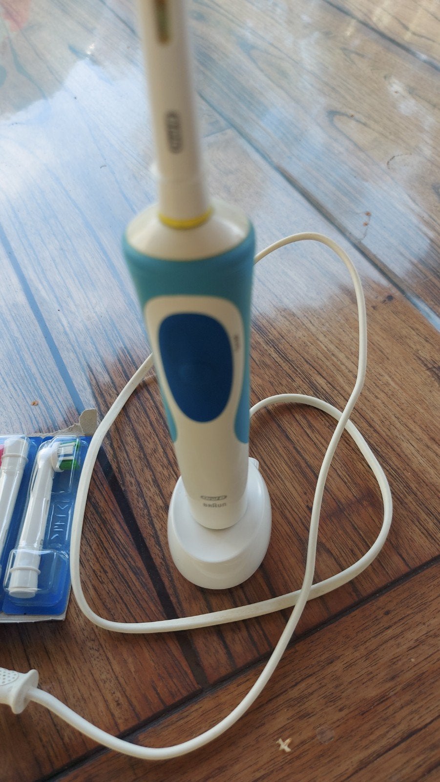 Oral-B Braun elektrische tandenborstel met oplader, Ophalen of Verzenden, Gebruikt, Mondverzorging