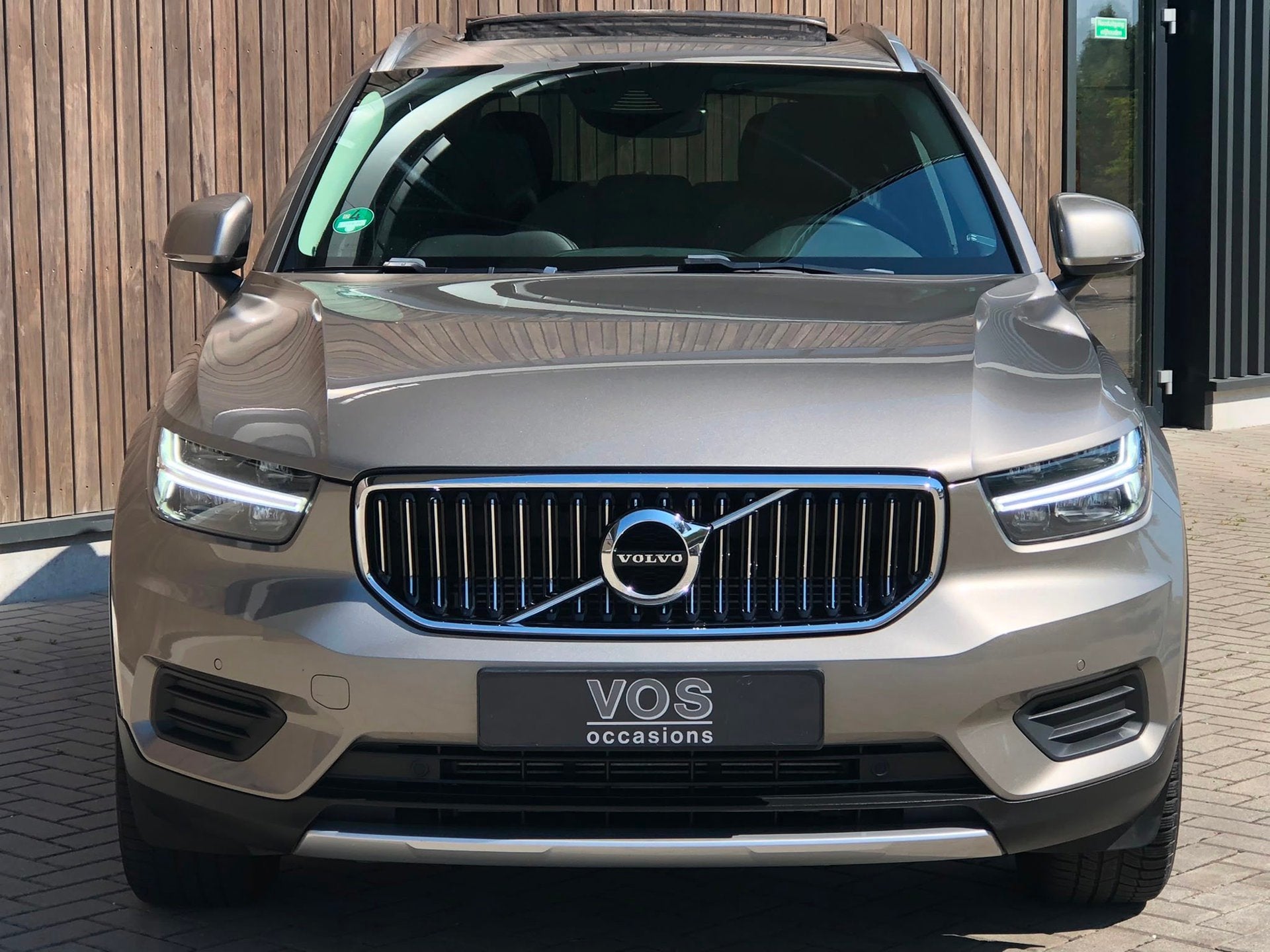 Volvo XC40 1.5 T4 Recharge Inscription / Pano / Leder / H&K, Zwart, 48 km/l, Overige brandstoffen, Leder