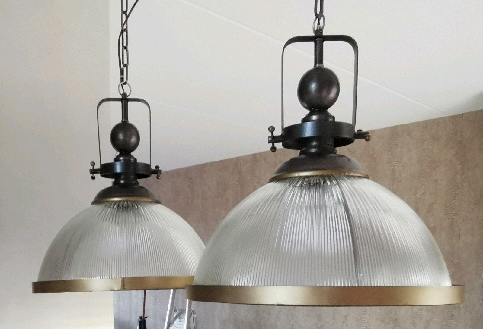 Set van 2 industriële hanglampen met geribbeld glas, Ophalen, Gebruikt, E27 (groot), Glas