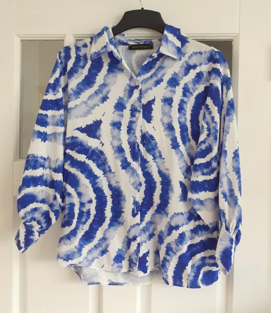 Rebekka Brogaard batik blouse in nieuwstaat maat M, Maat 38/40 (M), Blauw, Ophalen of Verzenden, Zo goed als nieuw