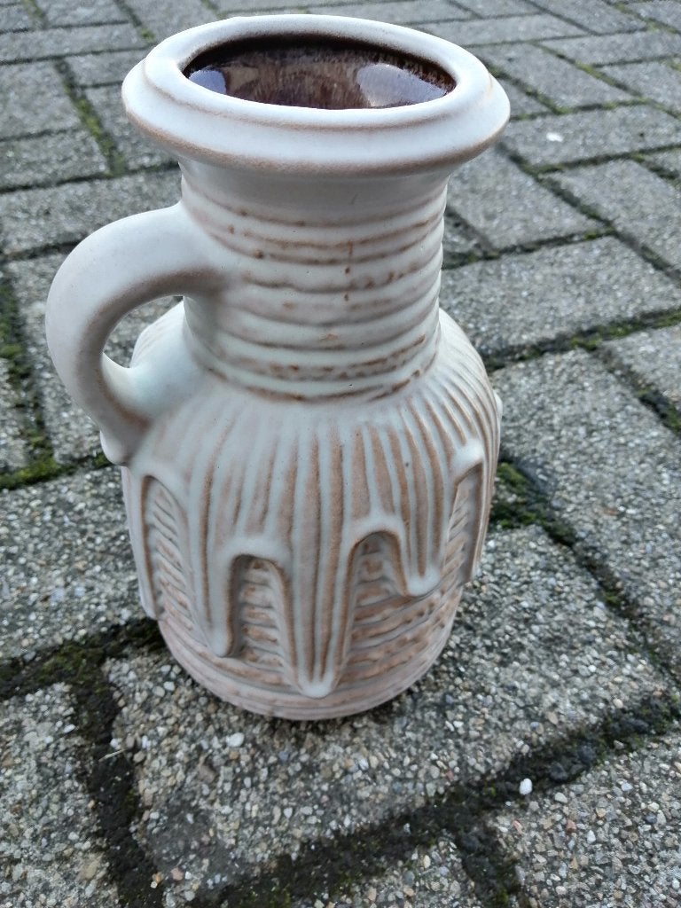 Vintage West Germany vaas met handvat, Gebruikt, Ophalen of Verzenden, 20 cm, Steen/keramiek
