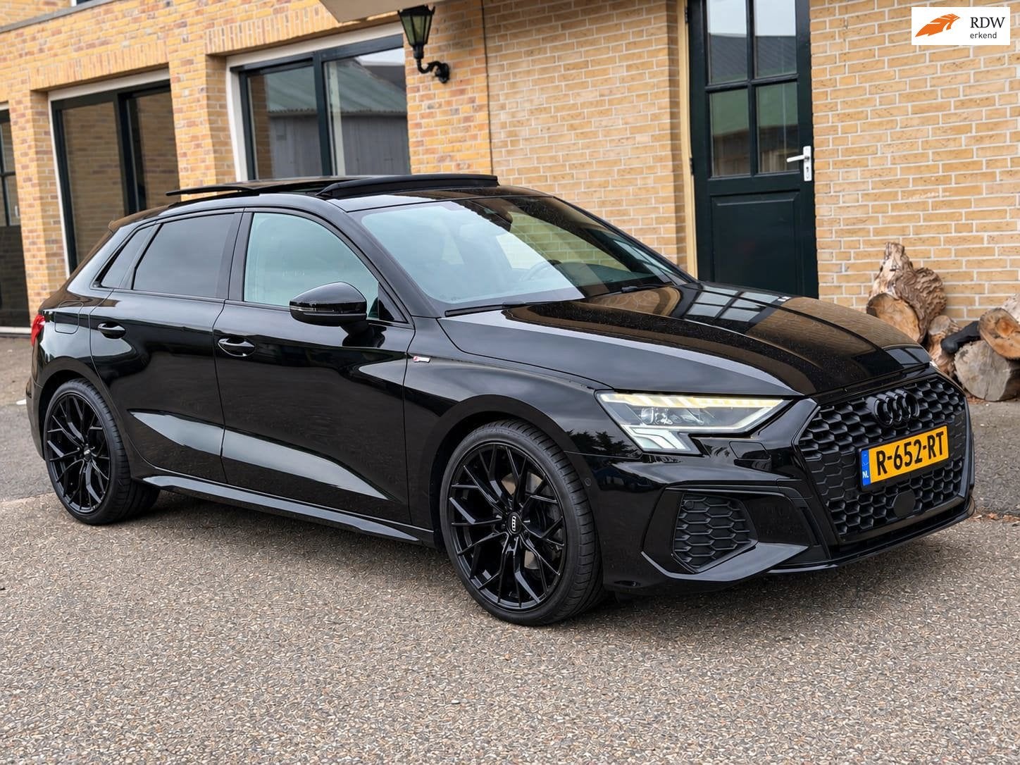 Audi A3 Sportback 35 TFSI S- Line | PANO | MATRIX |KEYLESS, 4 cilinders, 150 pk, Zwart, Bedrijf