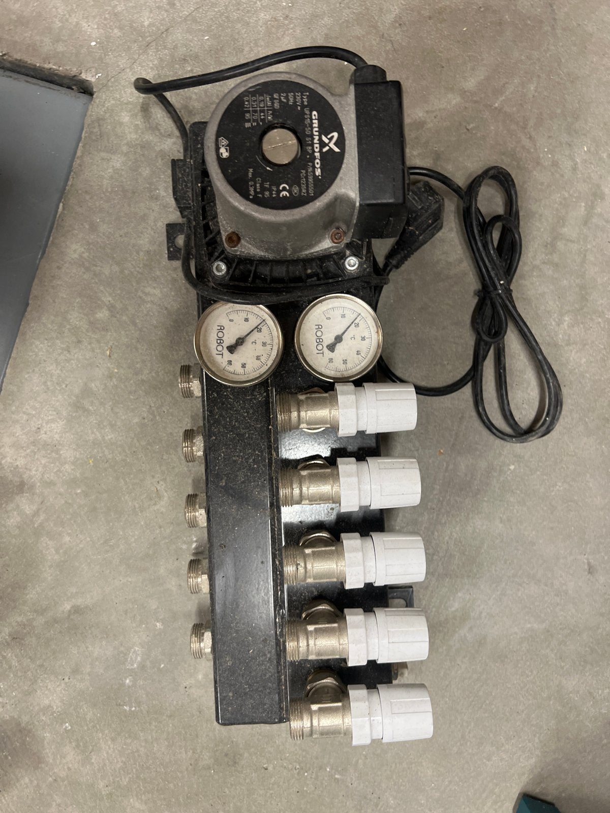 Grundfos vloerverwarmingsverdeler, Doe-het-zelf en Verbouw, Verwarming en Radiatoren, Gebruikt, Minder dan 30 cm, Overige typen
