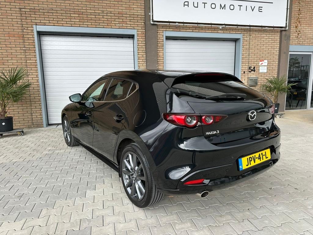 Mazda 3 Skyactiv-g BOSE M-Hybrid Automaat NIEUWSTAAT LAGE KM, Auto's, Mazda, 1998 cc, 4 cilinders, Zwart, Bedrijf