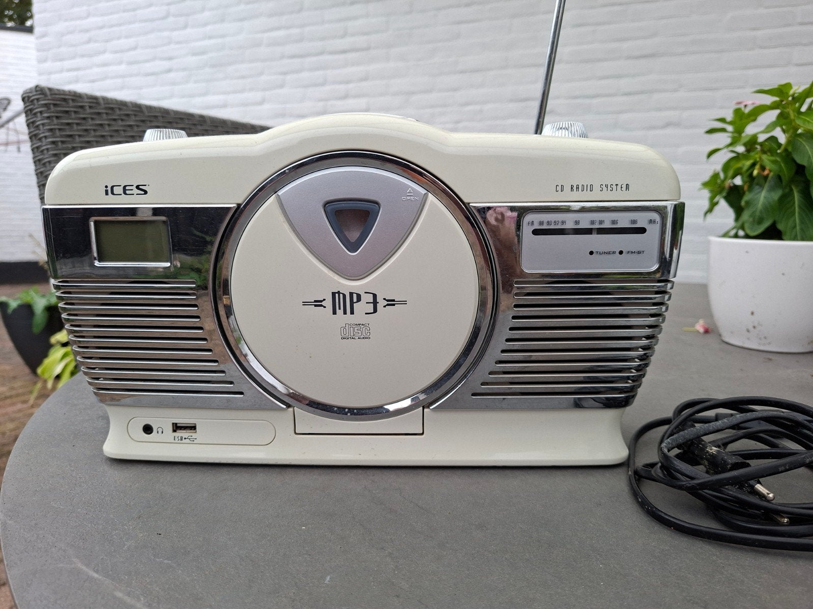 draagbare radio (tuner) cd speler, mp3 usb  merk iCES., Ophalen of Verzenden, Zo goed als nieuw, Overige typen, Met cd-speler