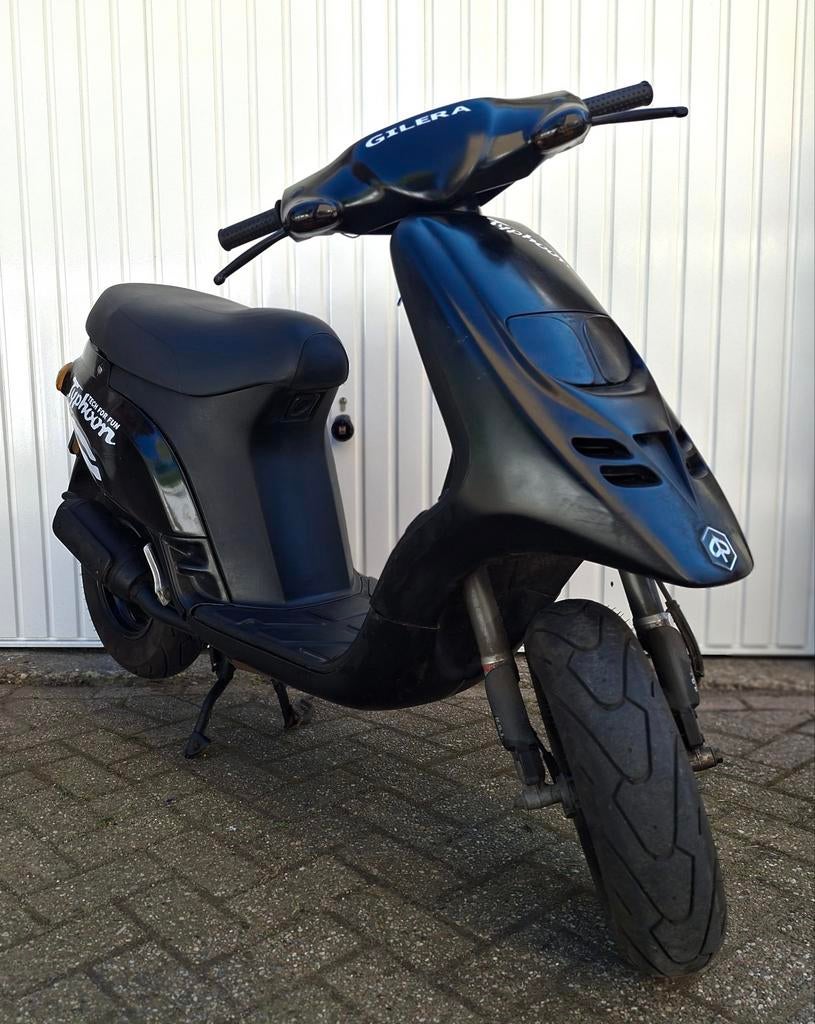 Zeer mooie piaggio typhoon 50 cc brom met weinig km, Ophalen