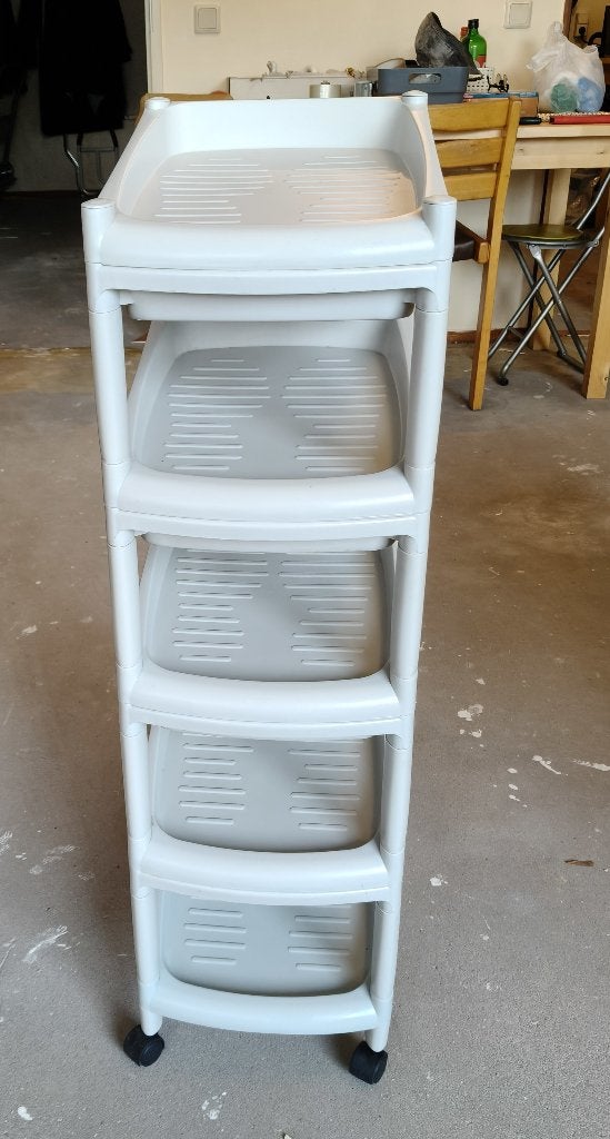 Schoenenrek/ trolly grijs kunststof op wielen € 10,00, Ophalen of Verzenden, Gebruikt, Grijs, Kunststof