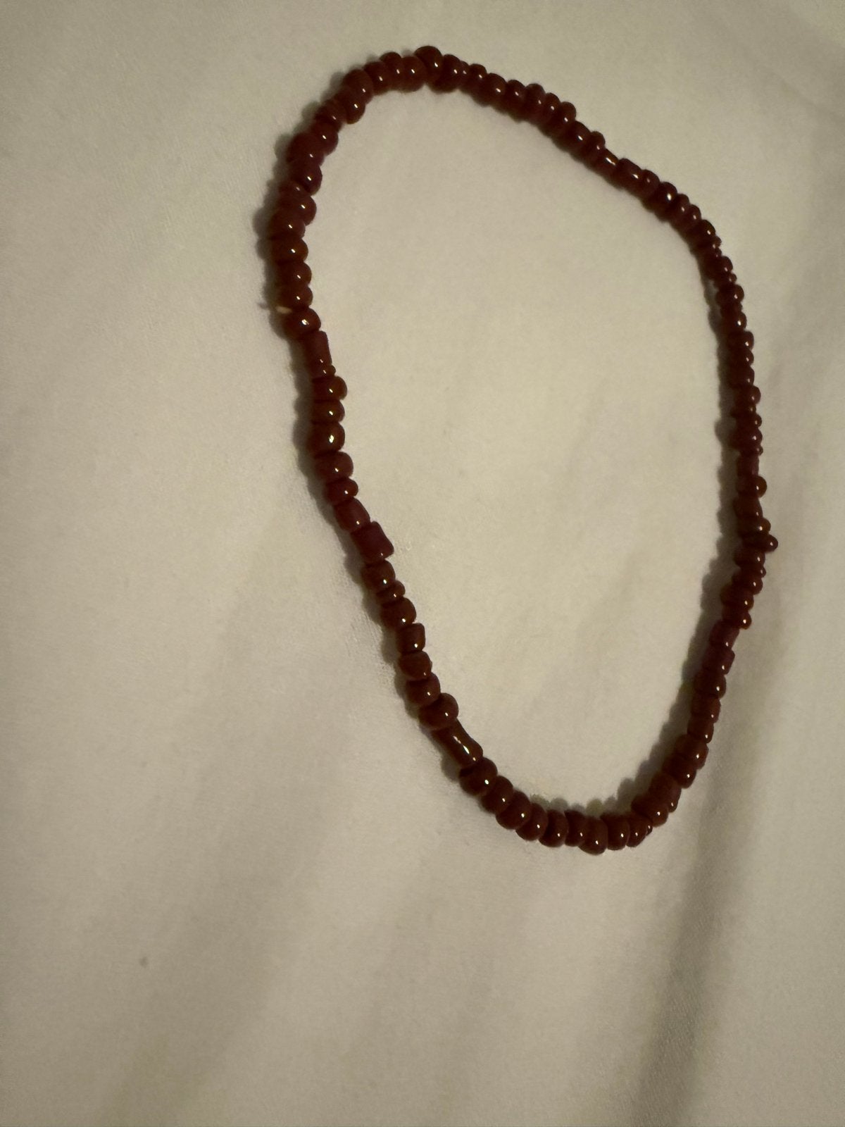 Mooi rood kralenarmbandje, Overige materialen, Ophalen of Verzenden, Zo goed als nieuw, Met bedels of kralen