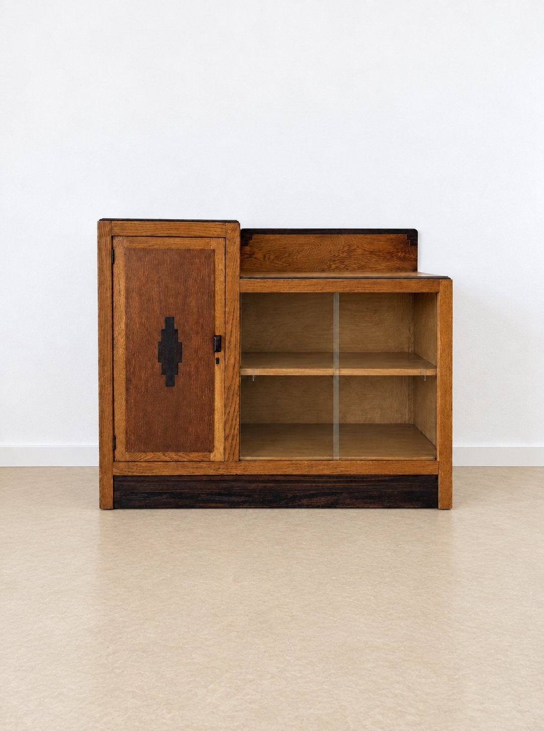 Art Deco antiek eiken vitrinekastje Amsterdamse School 1920s, Huis en Inrichting, Ophalen, Eikenhout, 50 tot 100 cm, Minder dan 100 cm
