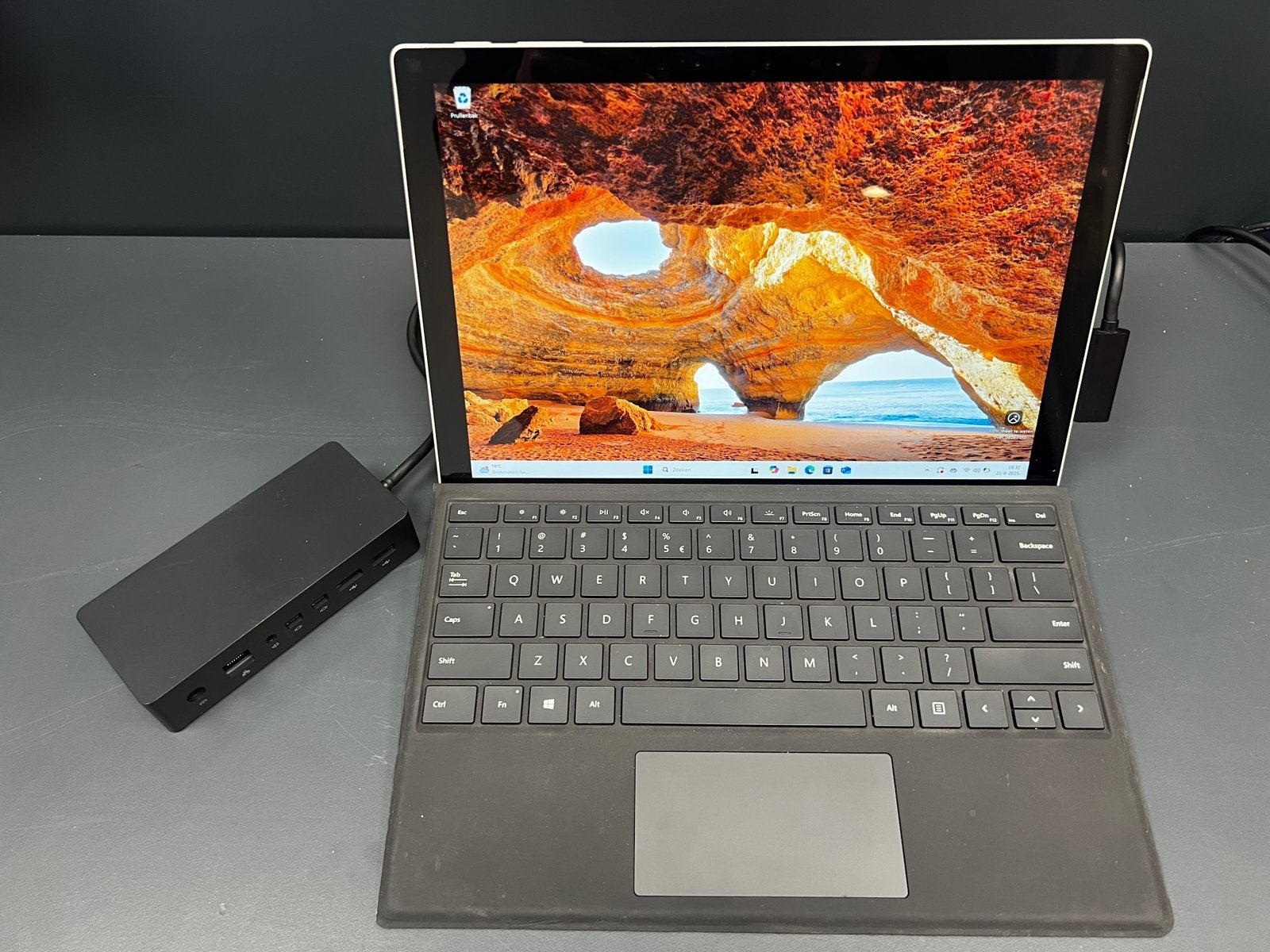 Micrososft Surface Pro 7 128GB / i5 11de Gen Win11 + Docking, Computers en Software, Windows Tablets, Zo goed als nieuw, Wi-Fi