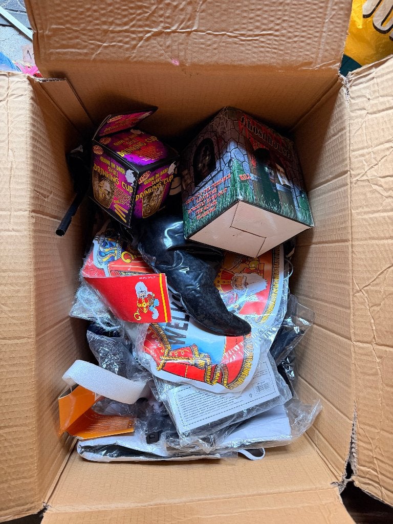 TE KOOP: Halloween & Feestartikelen Verrassingsdoos XL, Versiering, Halloween of Griezel, EINDHOVEN, Nieuw