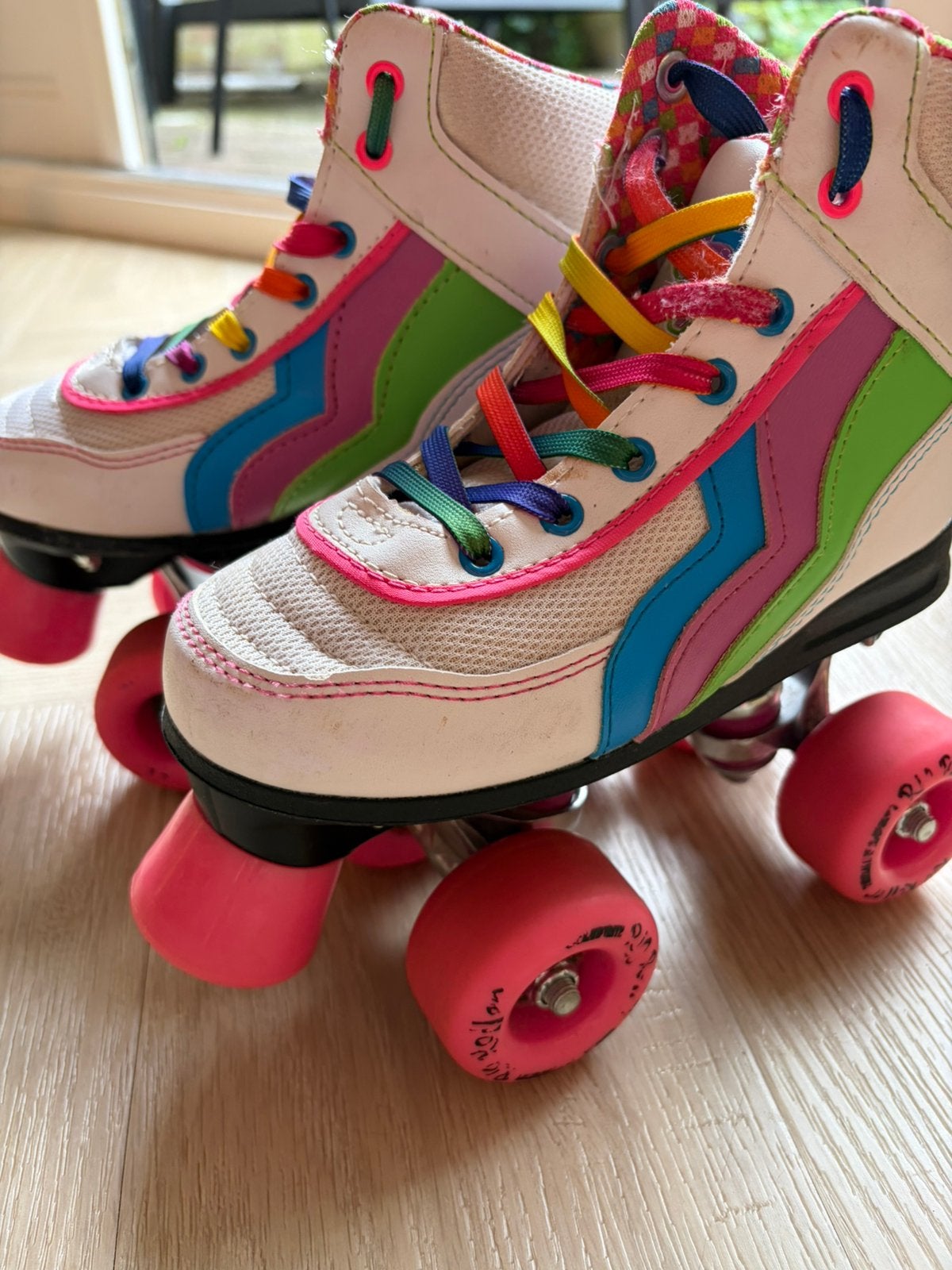 Mooie Rio rolschaatsen + bescherming, Ophalen, Zo goed als nieuw