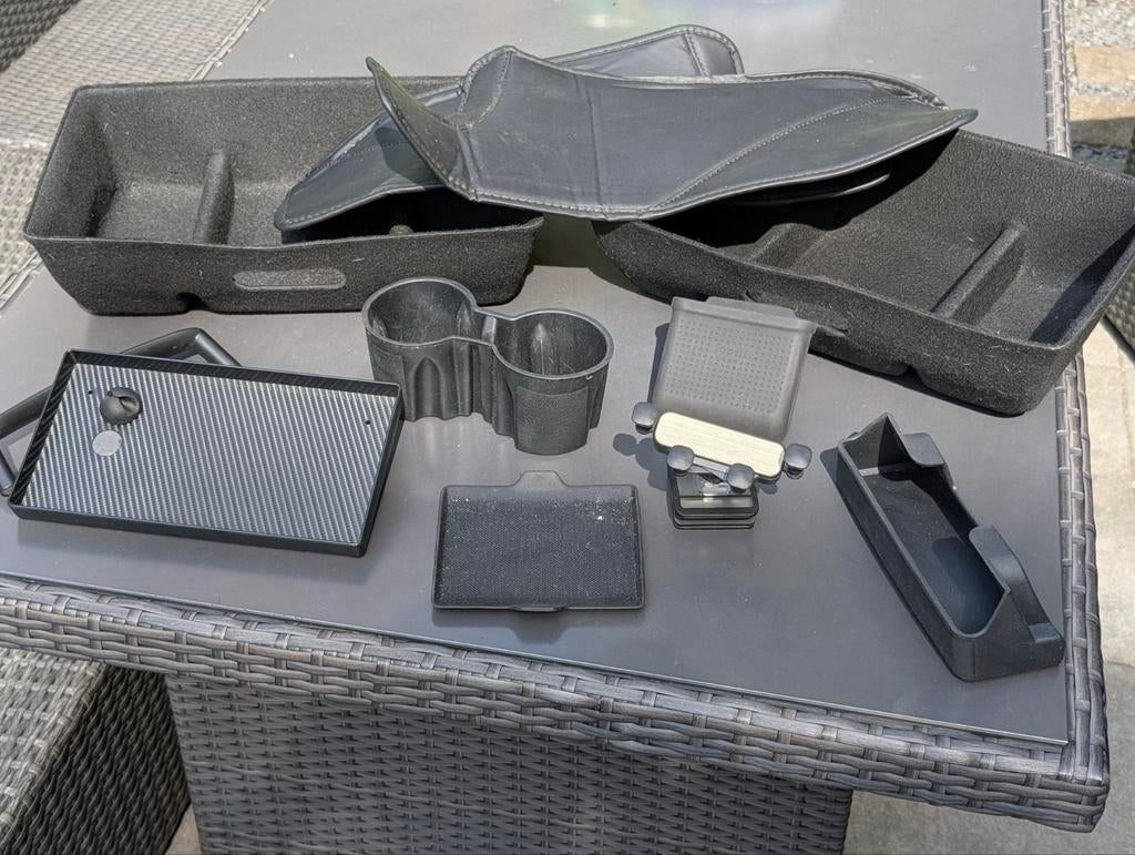 Complete set accessoires voor Tesla Model Y 2023, Ophalen, Zo goed als nieuw